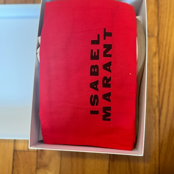 Sneakers - Picture 7 of 9